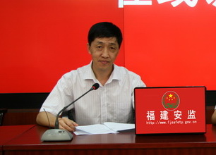 省安监局监管三处邱美辉处长就我省危险化学品生产经营怎样保障安全问题与网民在线交流，欢迎网民积极参与。3.jpg